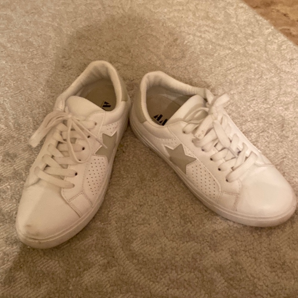 Star tennis shoe